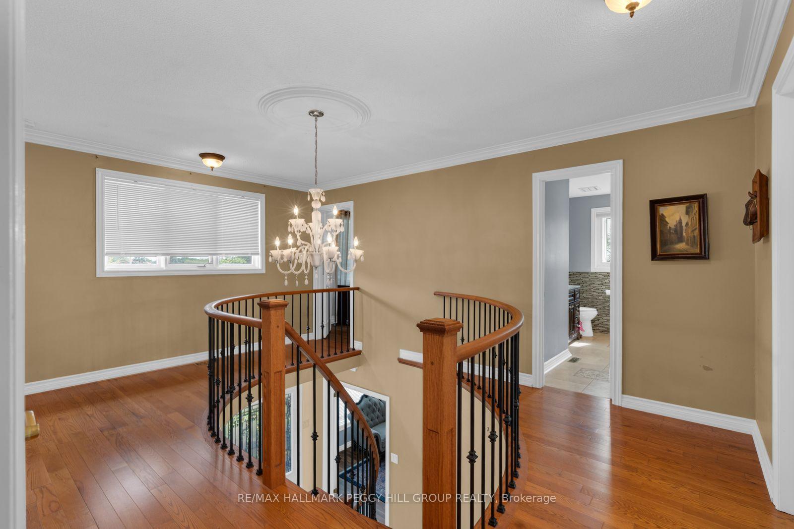 Photo 11 of 320 Leacock Drive, Barrie, Letitia Heights — HOMEH