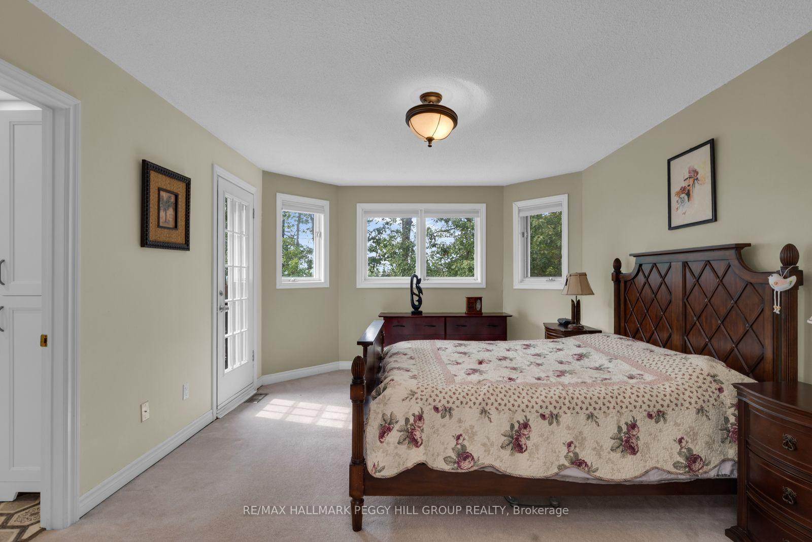 Photo 12 of 320 Leacock Drive, Barrie, Letitia Heights — HOMEH