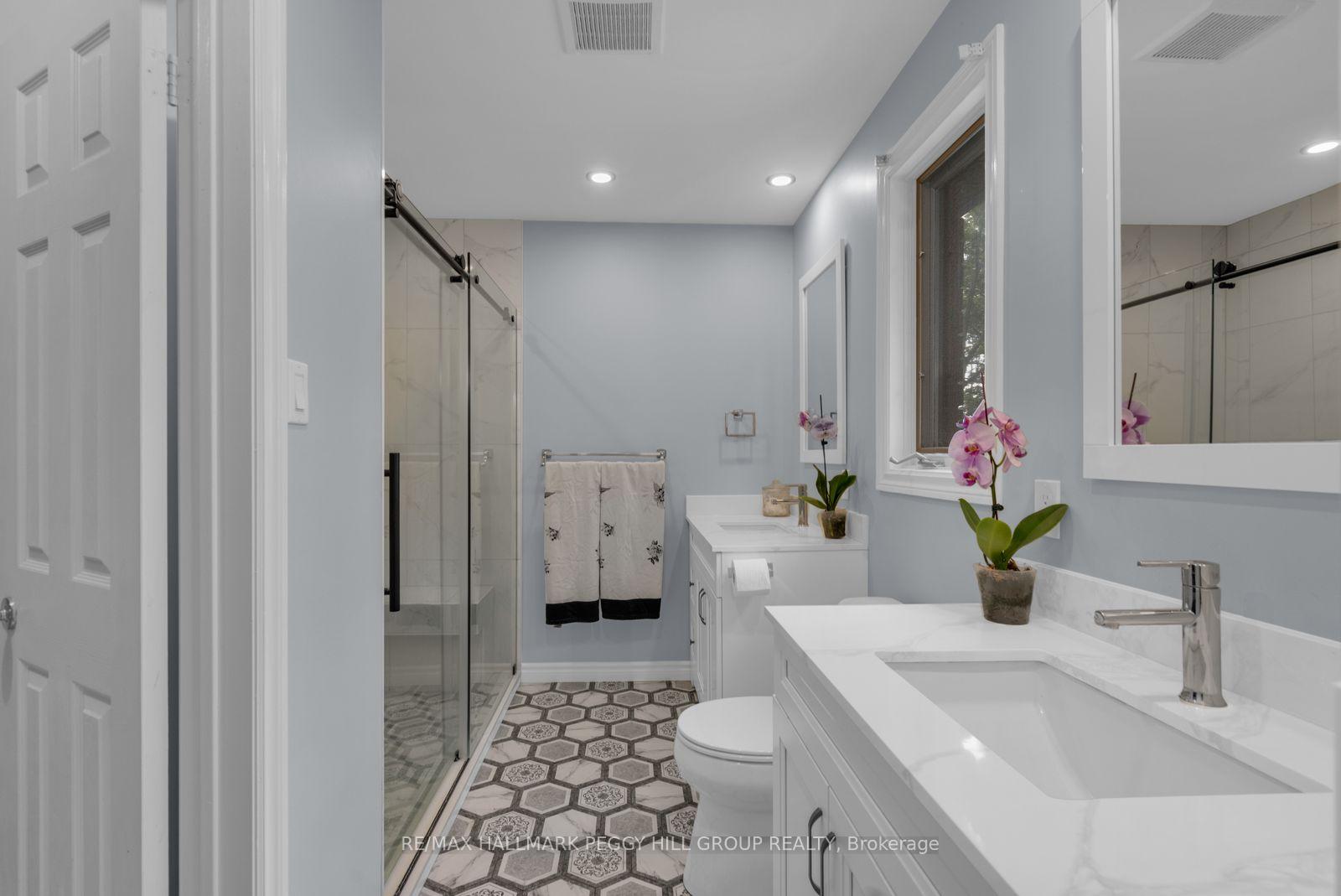 Photo 13 of 320 Leacock Drive, Barrie, Letitia Heights — HOMEH