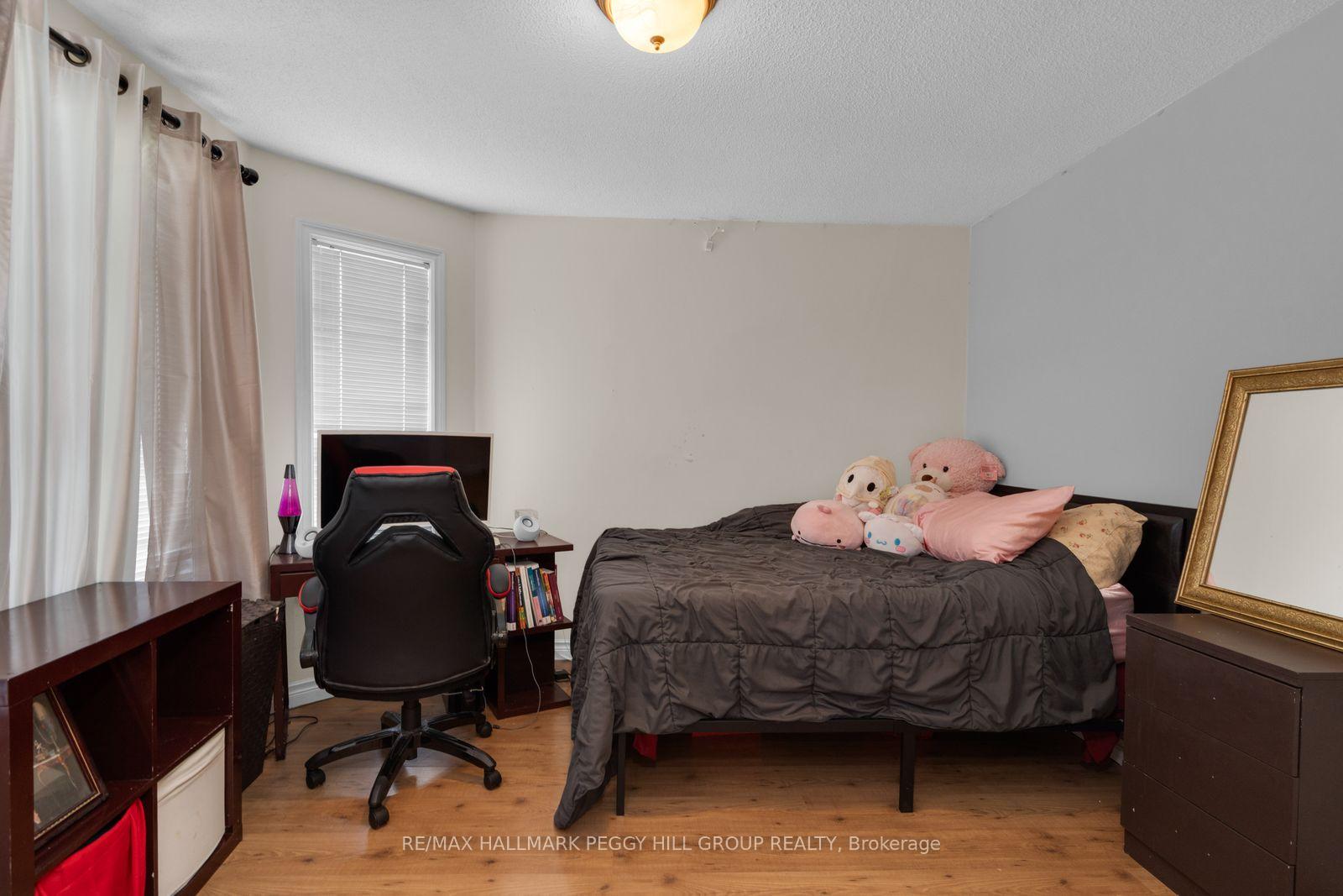 Photo 15 of 320 Leacock Drive, Barrie, Letitia Heights — HOMEH