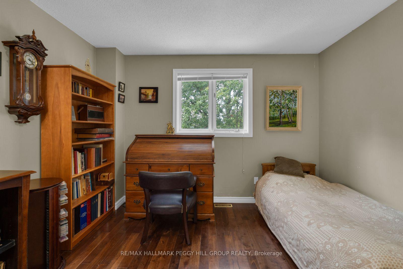 Photo 16 of 320 Leacock Drive, Barrie, Letitia Heights — HOMEH