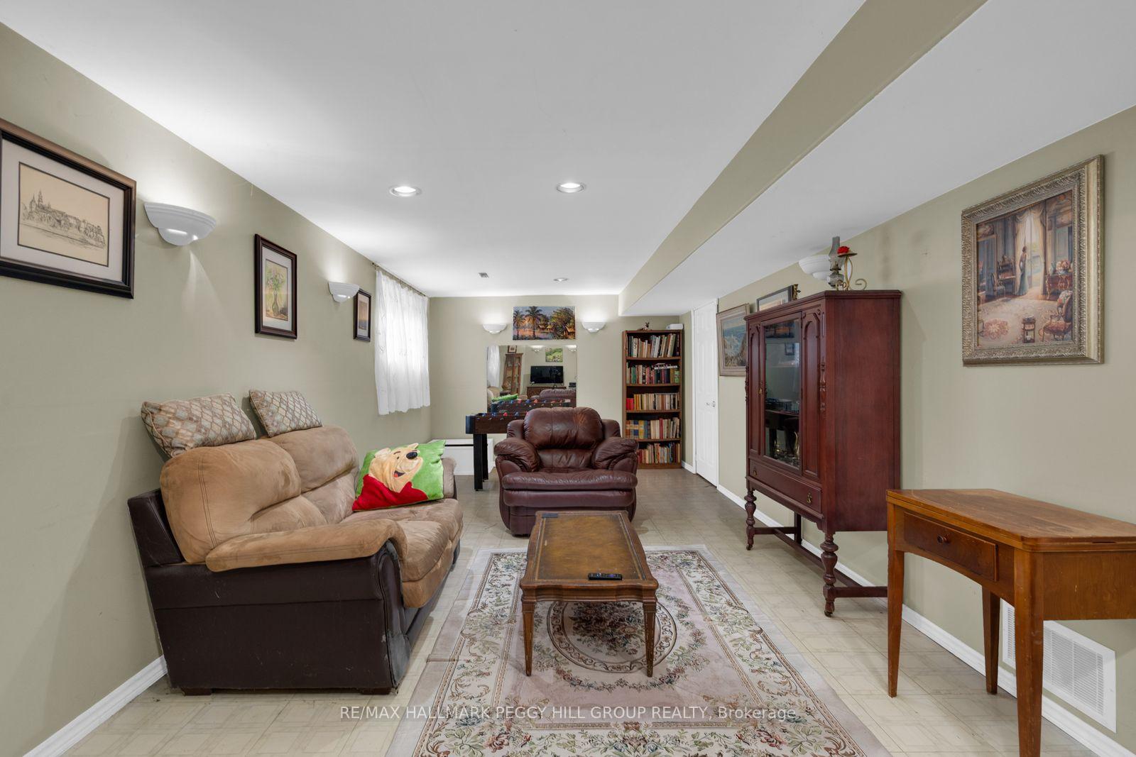 Photo 17 of 320 Leacock Drive, Barrie, Letitia Heights — HOMEH