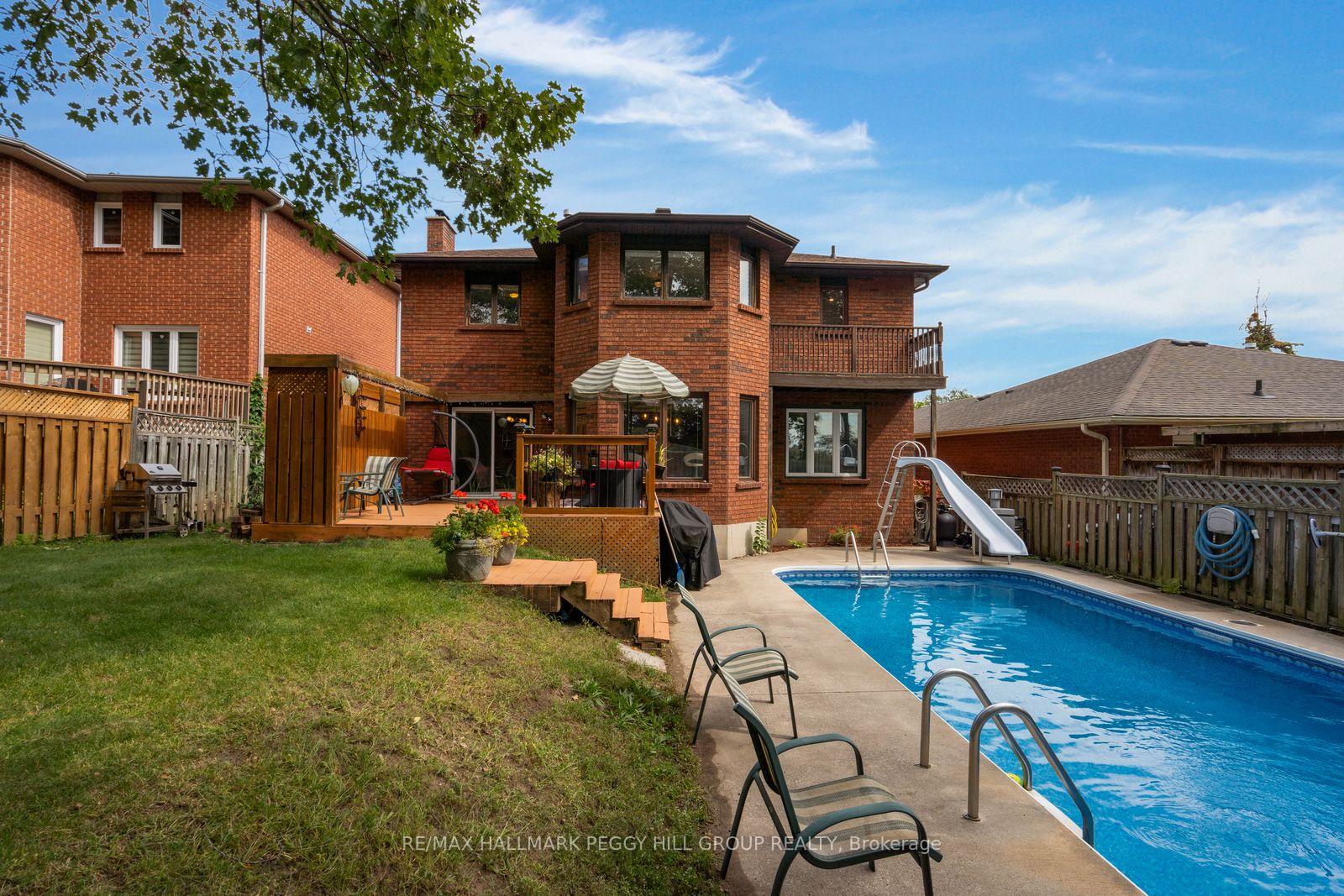 Photo 18 of 320 Leacock Drive, Barrie, Letitia Heights — HOMEH