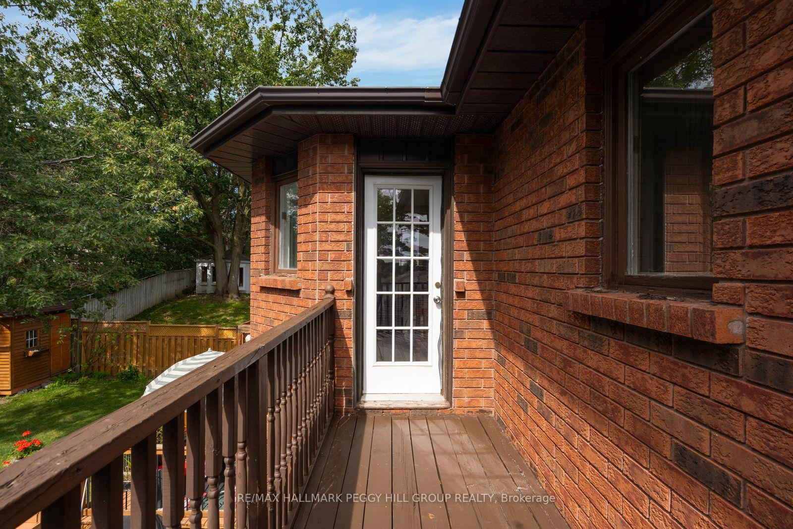Photo 20 of 320 Leacock Drive, Barrie, Letitia Heights — HOMEH