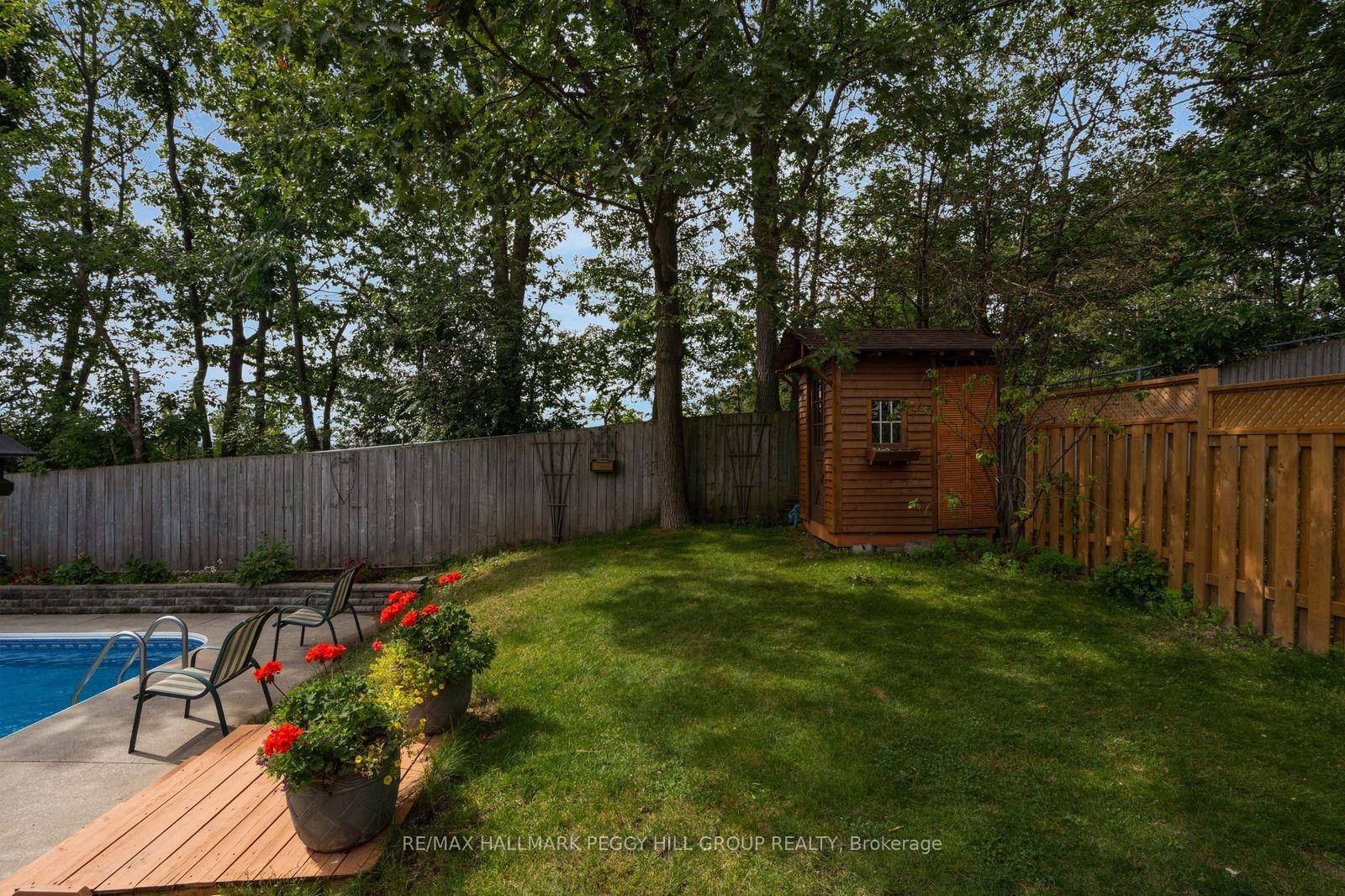 Photo 21 of 320 Leacock Drive, Barrie, Letitia Heights — HOMEH