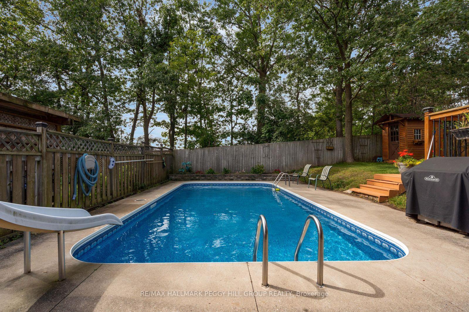 Photo 22 of 320 Leacock Drive, Barrie, Letitia Heights — HOMEH