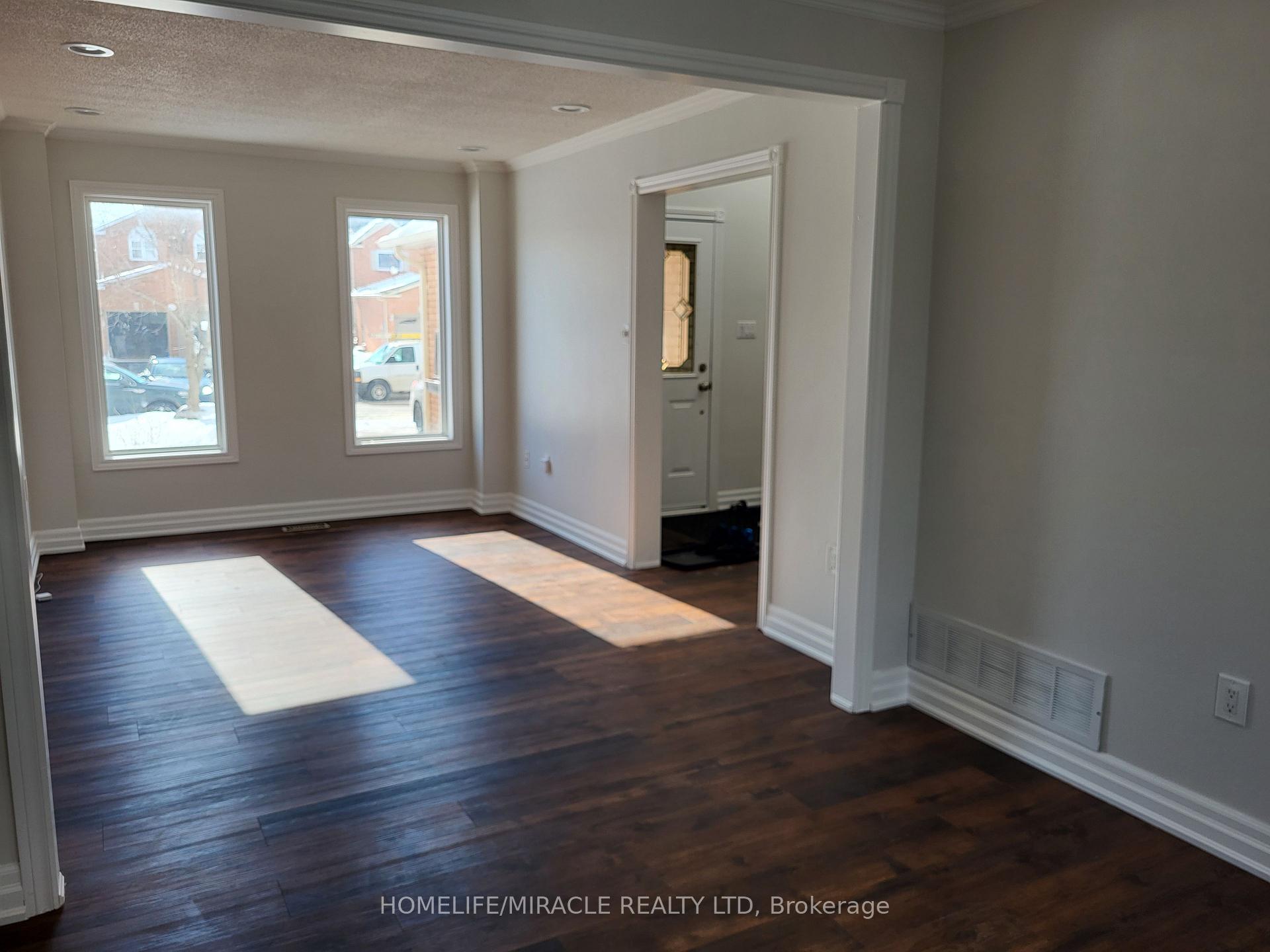 Photo 2 of 26 Brushwood Crescent, Barrie, Innis-Shore — HOMEH