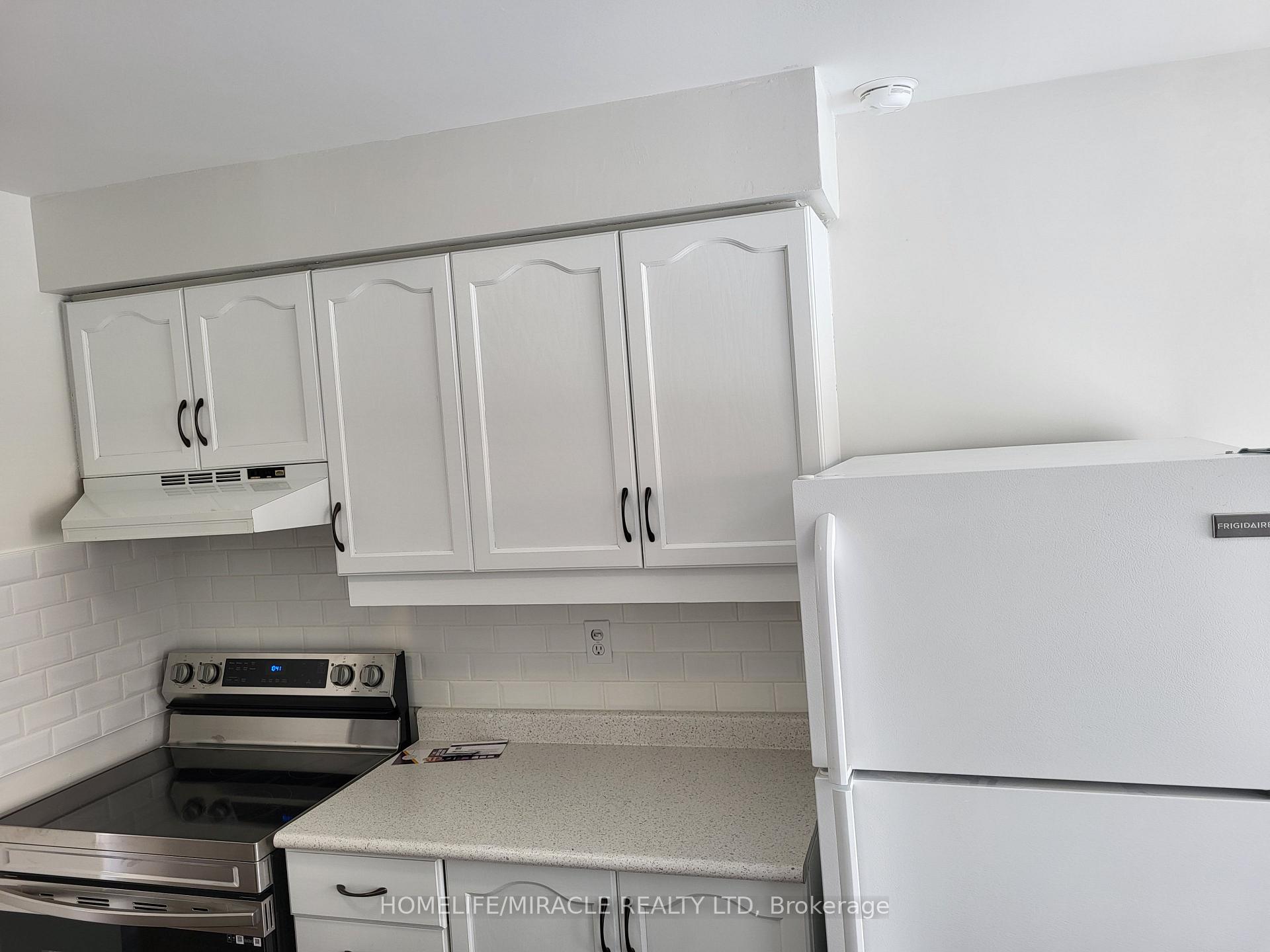 Photo 5 of 26 Brushwood Crescent, Barrie, Innis-Shore — HOMEH