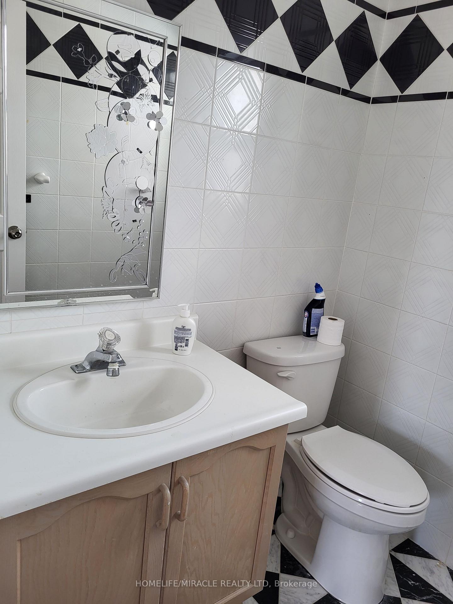 Photo 12 of 26 Brushwood Crescent, Barrie, Innis-Shore — HOMEH