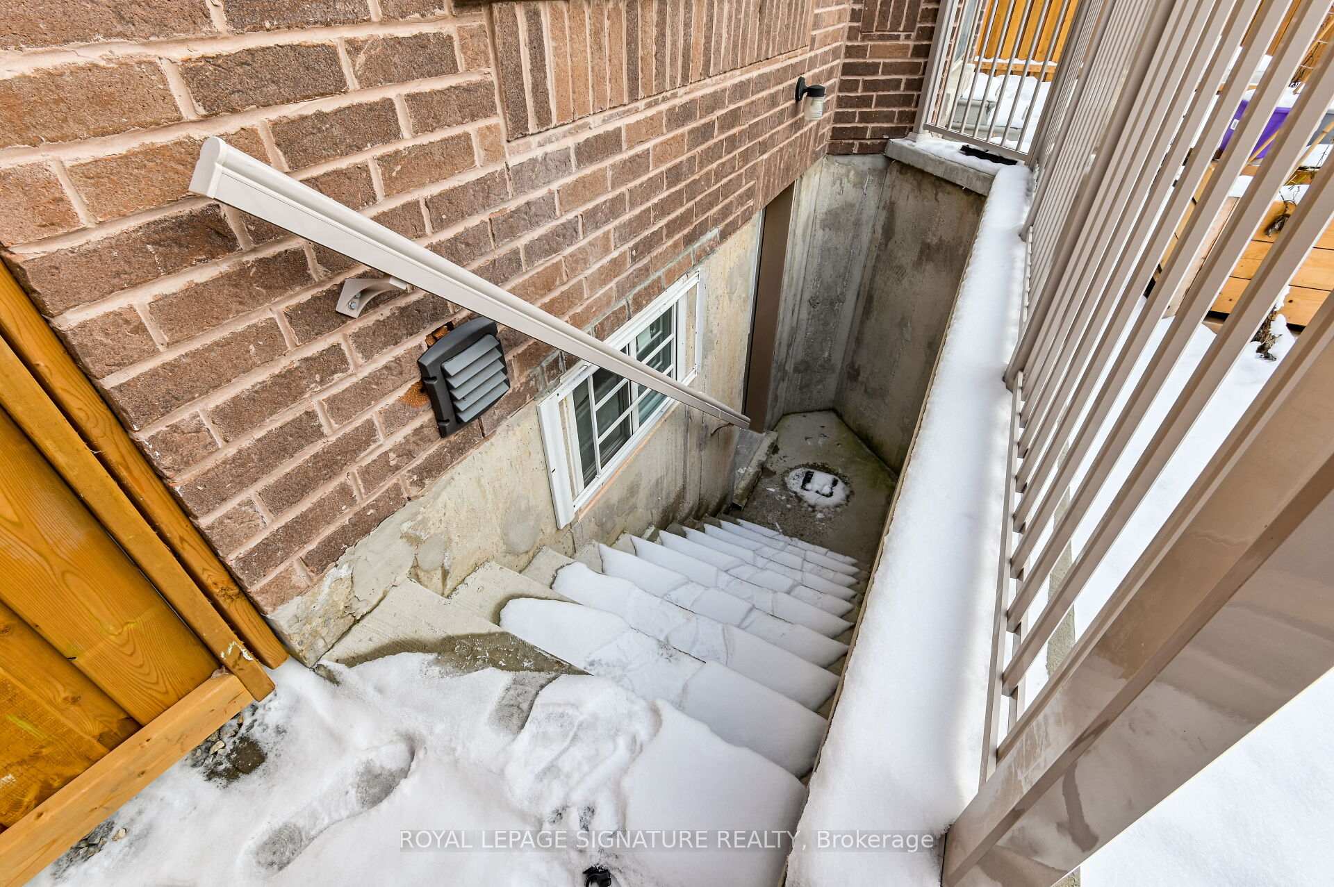 Photo 3 of 1506 Devine Point, Milton, Ford — HOMEH