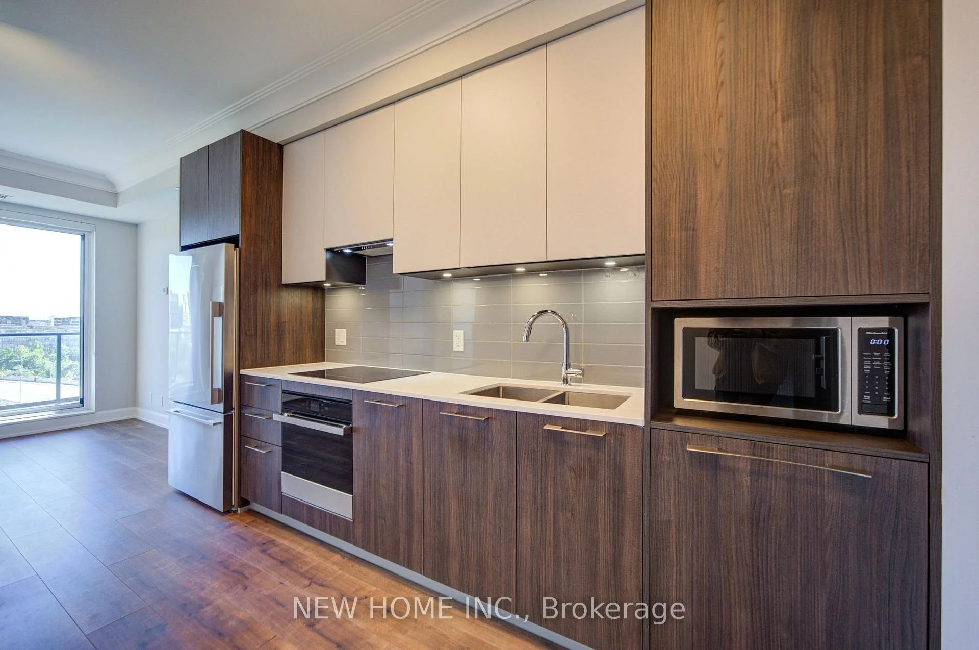Photo 6 of Unit 802, 8 Water Walk Drive, Markham, Unionville — HOMEH