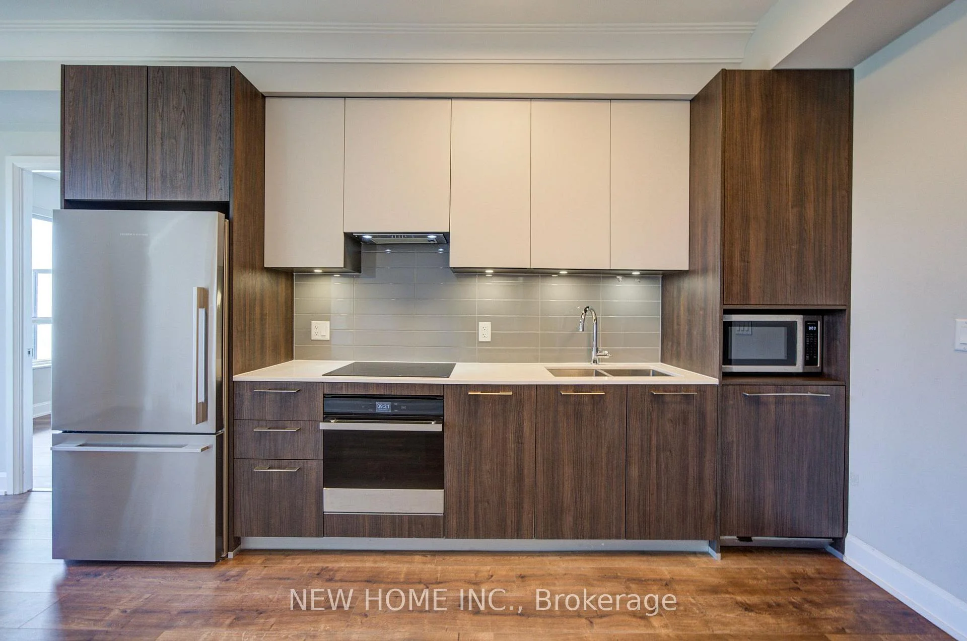 Photo 8 of Unit 802, 8 Water Walk Drive, Markham, Unionville — HOMEH