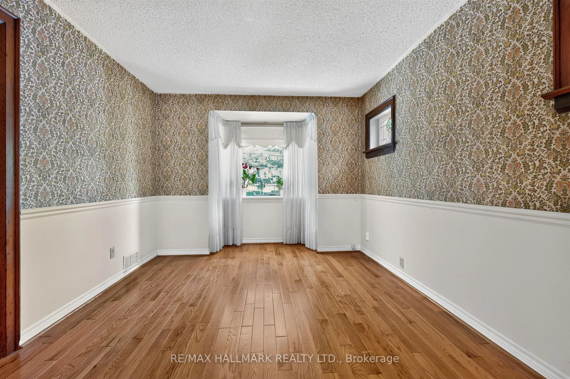 Photo 6 of 631 Lauder Avenue, Toronto, Oakwood Village — HOMEH