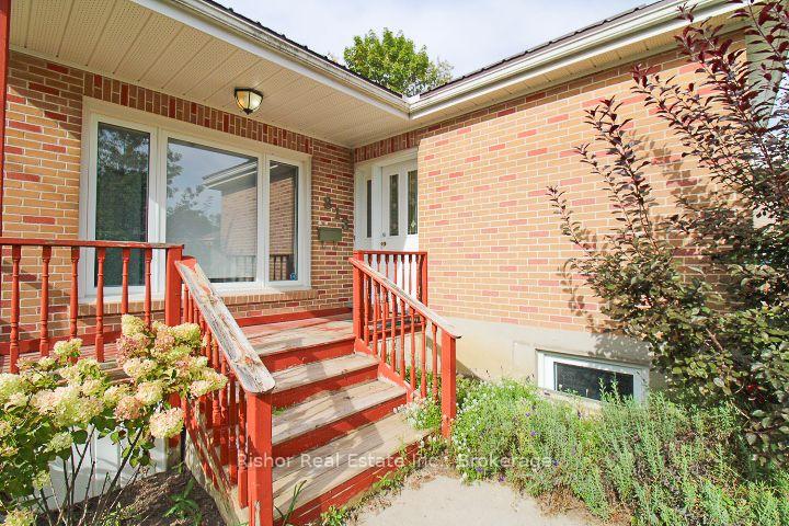 Photo 5 of 813 Rishor Crescent, Peterborough, Northcrest Ward 5 — HOMEH