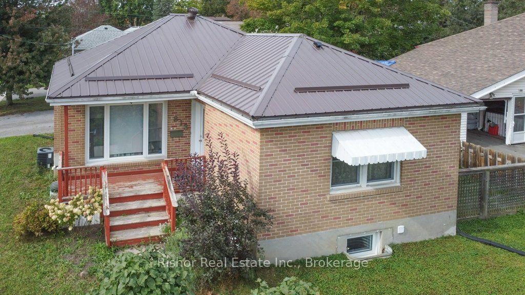 Photo 6 of 813 Rishor Crescent, Peterborough, Northcrest Ward 5 — HOMEH