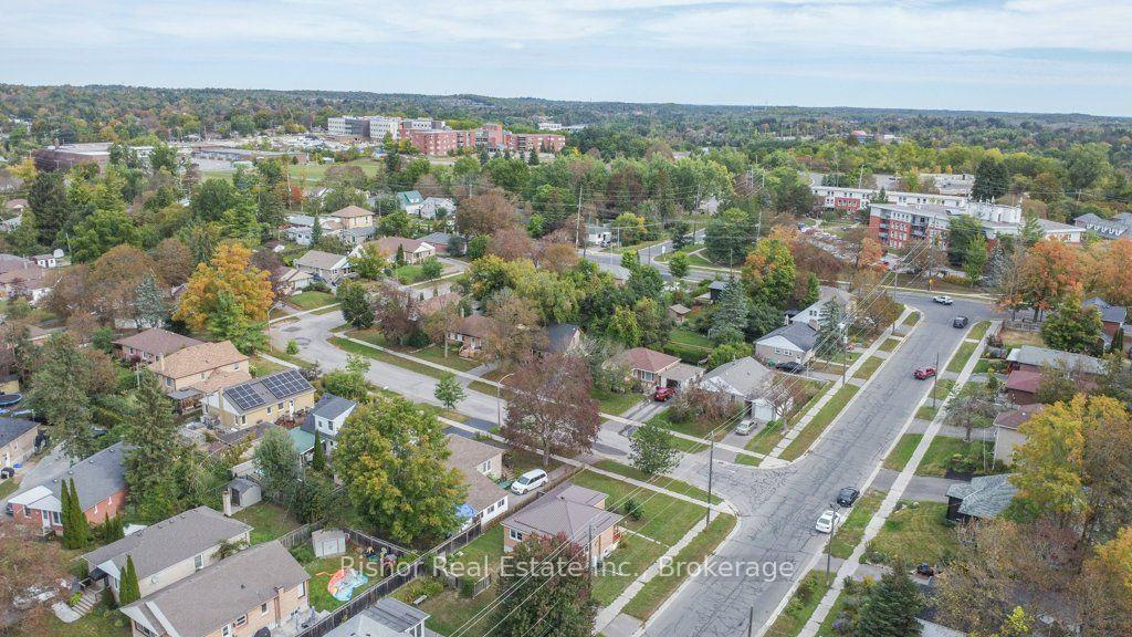 Photo 8 of 813 Rishor Crescent, Peterborough, Northcrest Ward 5 — HOMEH