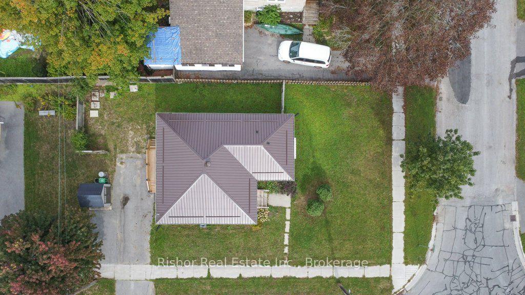 Photo 10 of 813 Rishor Crescent, Peterborough, Northcrest Ward 5 — HOMEH