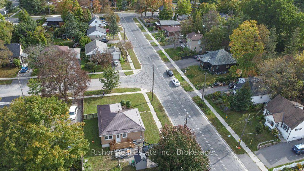 Photo 9 of 813 Rishor Crescent, Peterborough, Northcrest Ward 5 — HOMEH