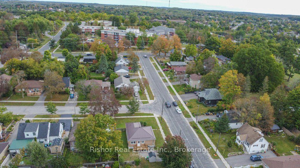 Photo 12 of 813 Rishor Crescent, Peterborough, Northcrest Ward 5 — HOMEH