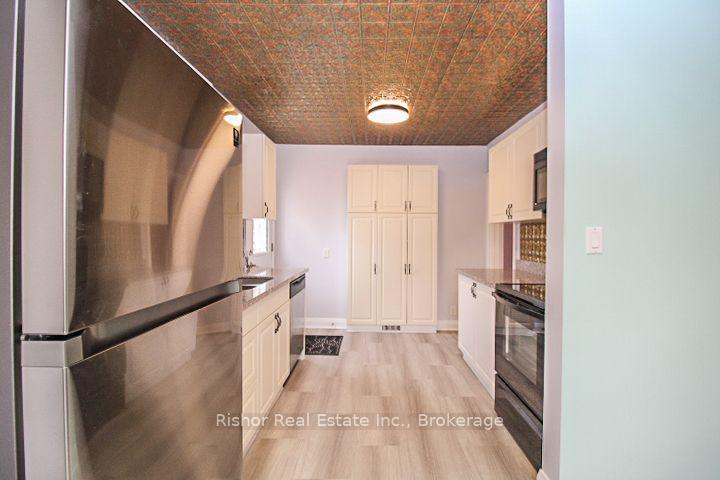 Photo 15 of 813 Rishor Crescent, Peterborough, Northcrest Ward 5 — HOMEH