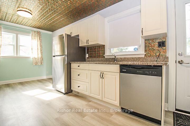 Photo 16 of 813 Rishor Crescent, Peterborough, Northcrest Ward 5 — HOMEH