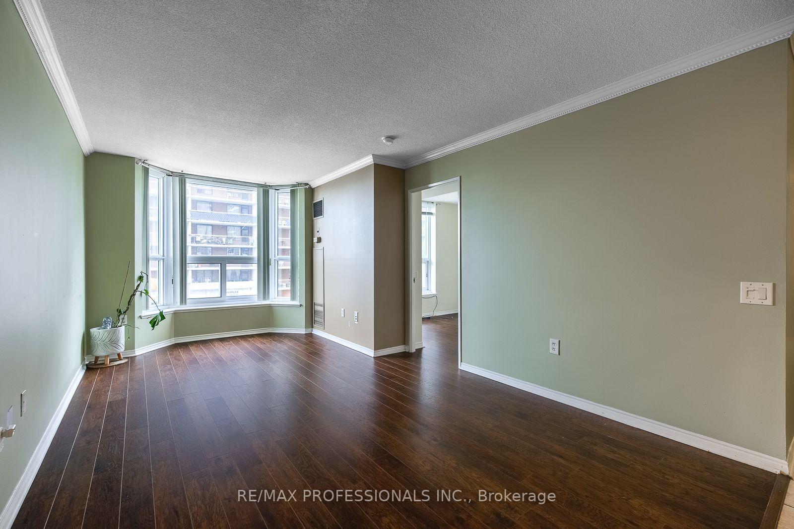 Photo 4 of Unit 207, 11 Thorncliffe Pk Drive, Toronto, Thorncliffe Park — HOMEH