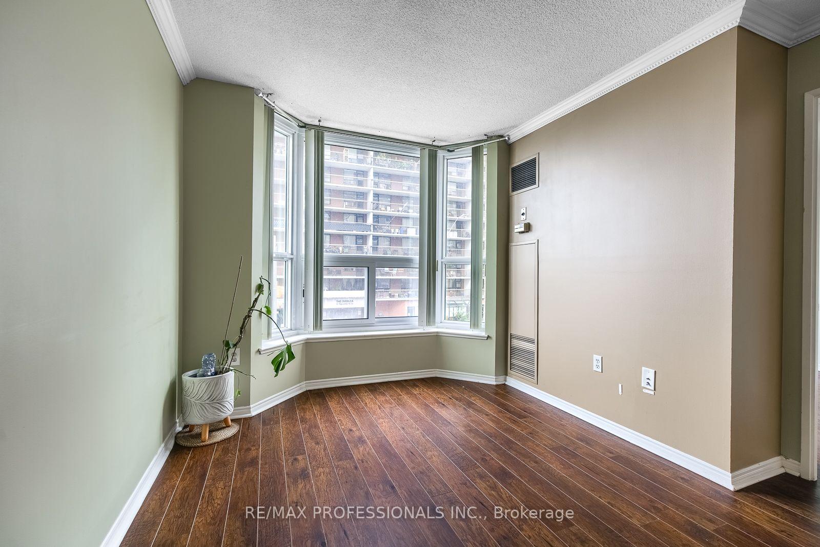 Photo 5 of Unit 207, 11 Thorncliffe Pk Drive, Toronto, Thorncliffe Park — HOMEH