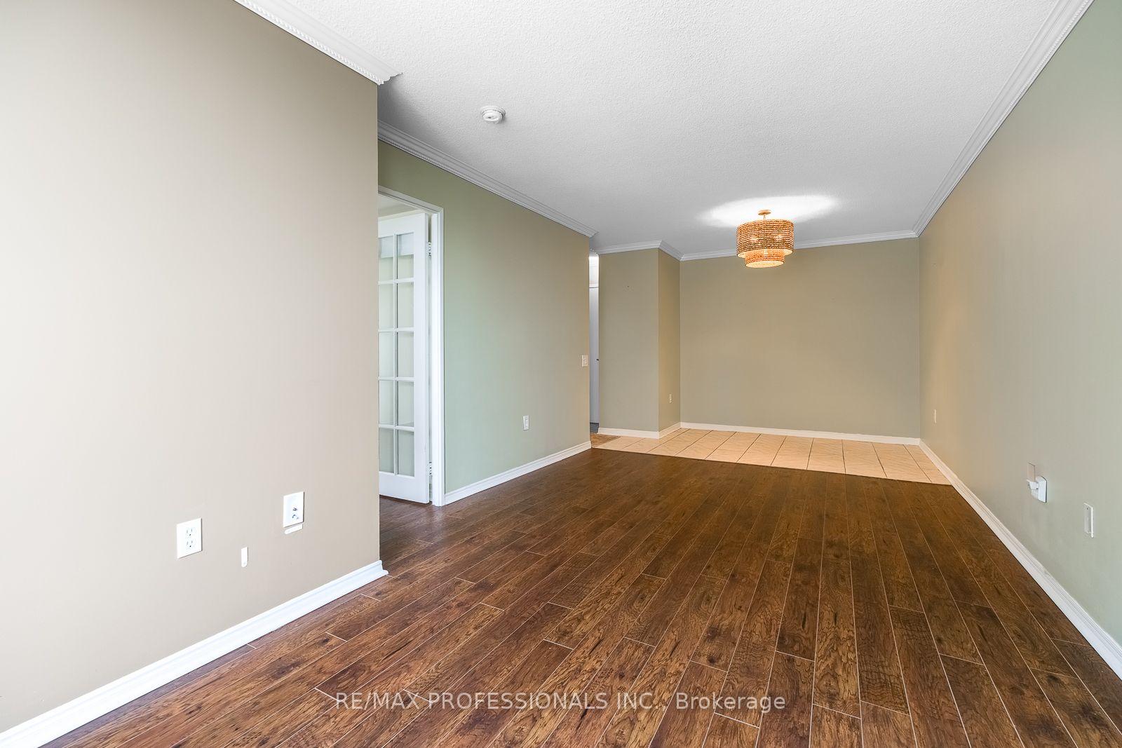 Photo 6 of Unit 207, 11 Thorncliffe Pk Drive, Toronto, Thorncliffe Park — HOMEH