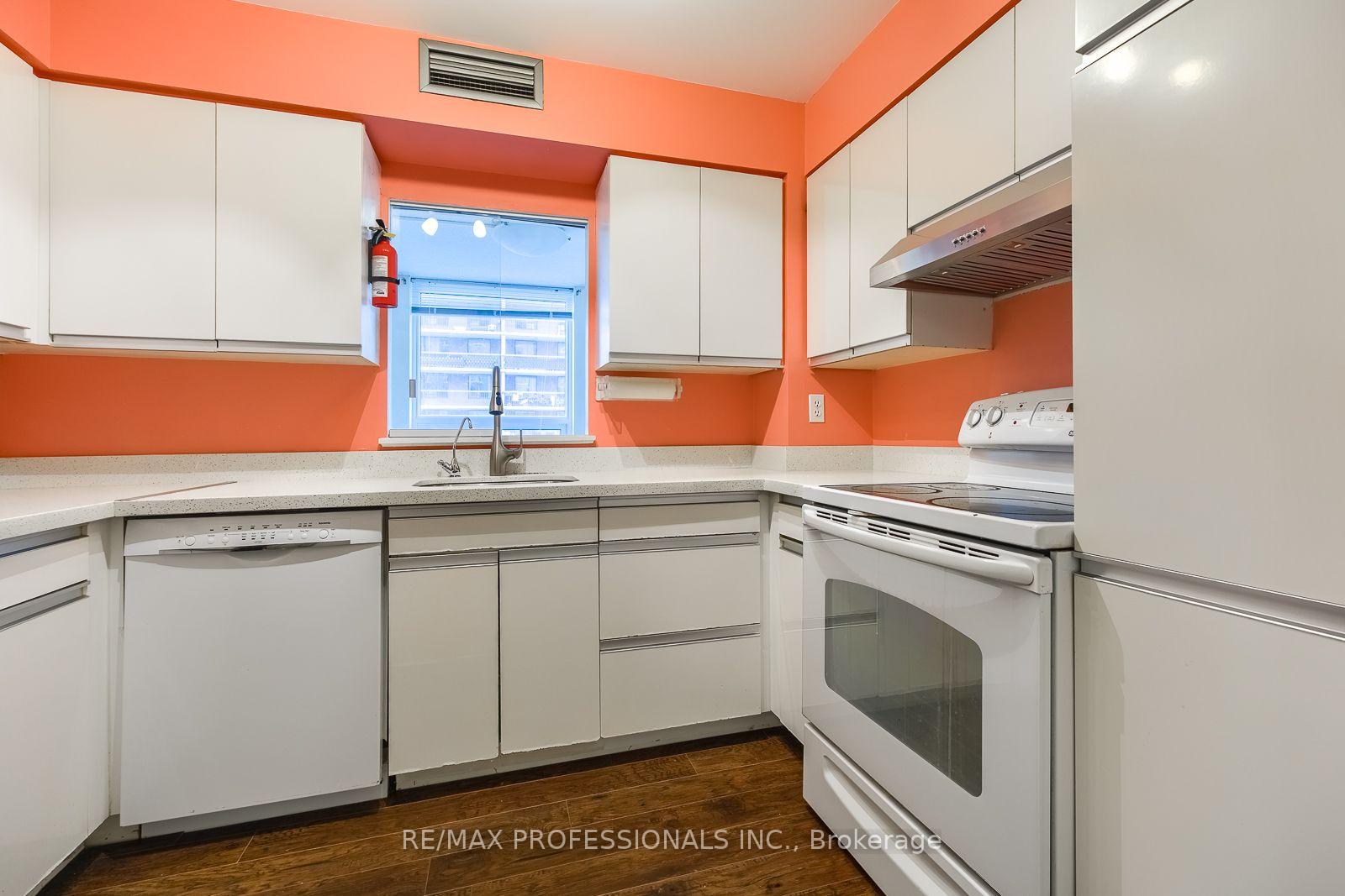 Photo 9 of Unit 207, 11 Thorncliffe Pk Drive, Toronto, Thorncliffe Park — HOMEH