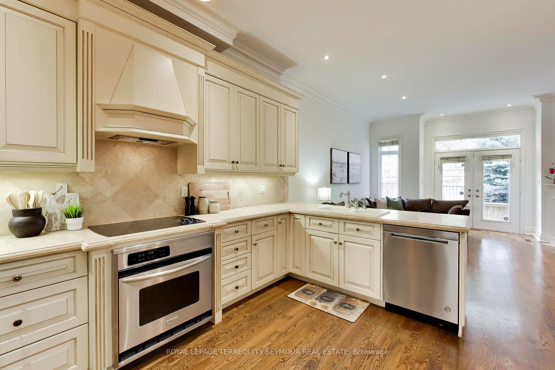 Photo 10 of 130A Belsize Drive, Toronto, Mount Pleasant West — HOMEH
