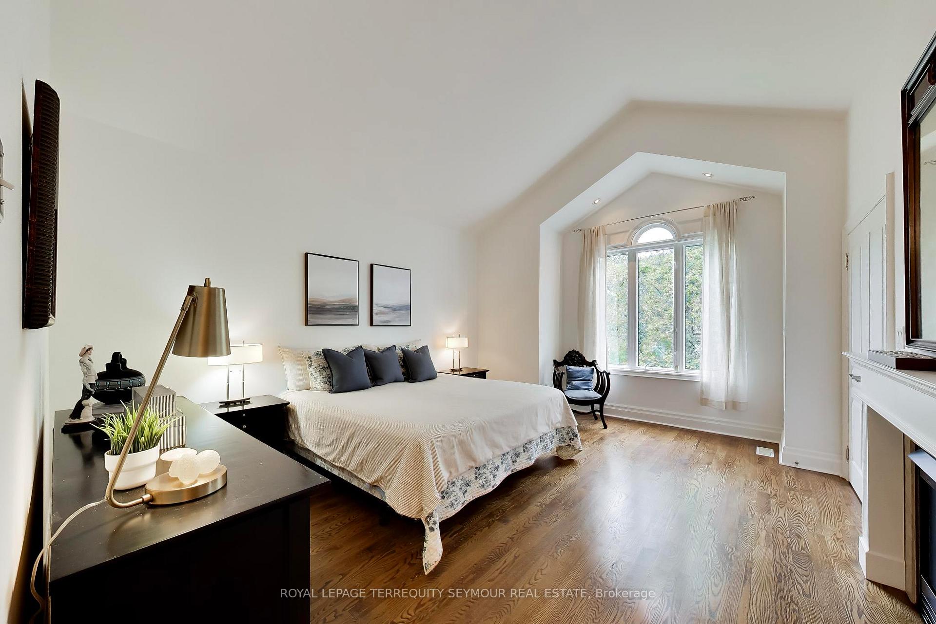 Photo 18 of 130A Belsize Drive, Toronto, Mount Pleasant West — HOMEH