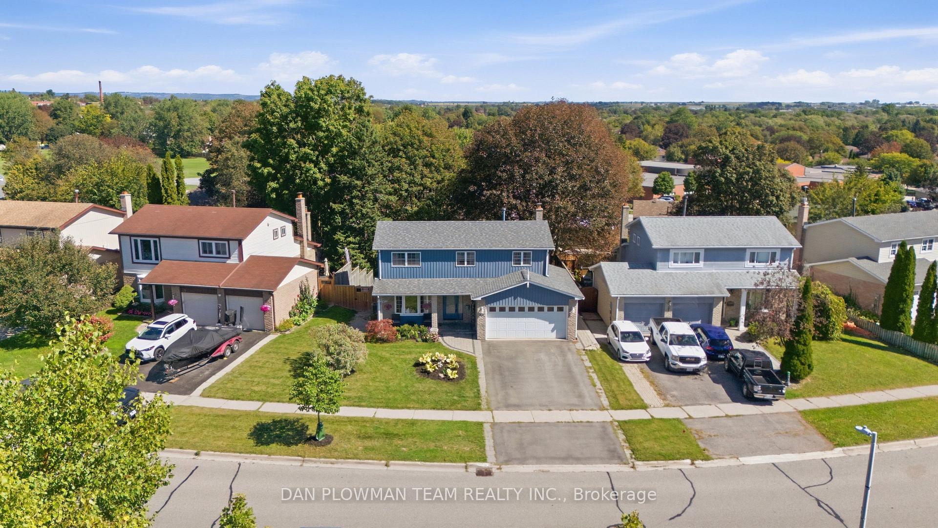 Photo 3 of 17 Rhonda Boulevard, Clarington, Bowmanville — HOMEH