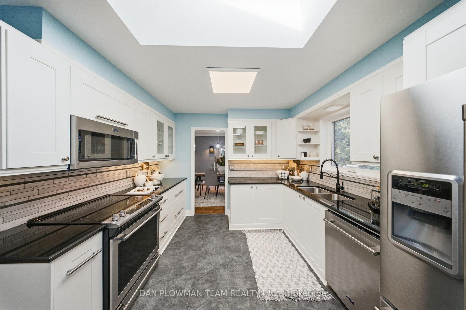 Photo 11 of 17 Rhonda Boulevard, Clarington, Bowmanville — HOMEH