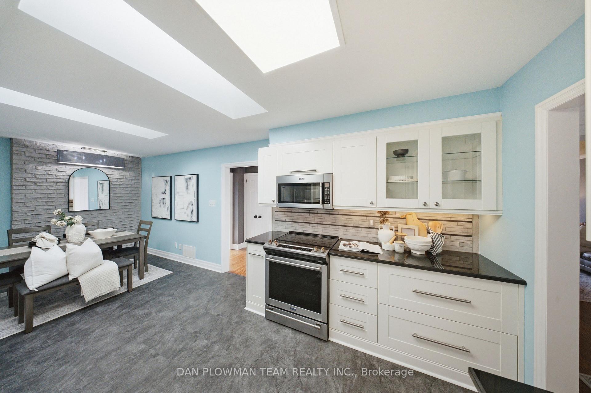 Photo 13 of 17 Rhonda Boulevard, Clarington, Bowmanville — HOMEH