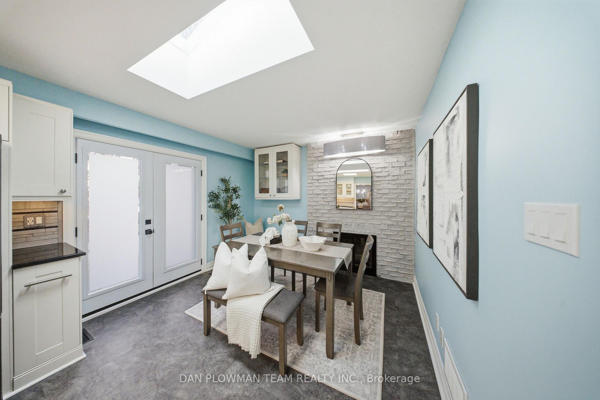 Photo 14 of 17 Rhonda Boulevard, Clarington, Bowmanville — HOMEH