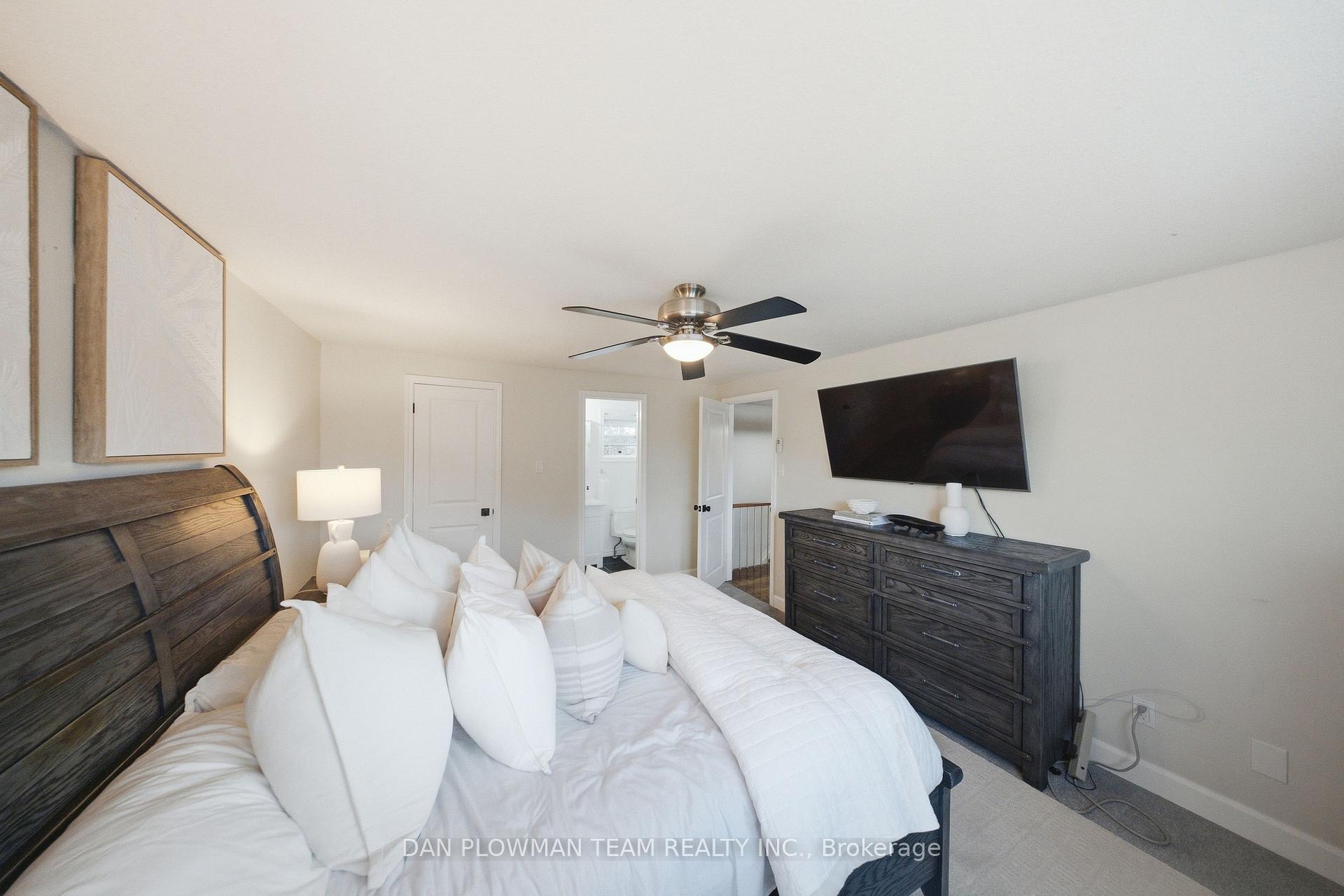 Photo 21 of 17 Rhonda Boulevard, Clarington, Bowmanville — HOMEH
