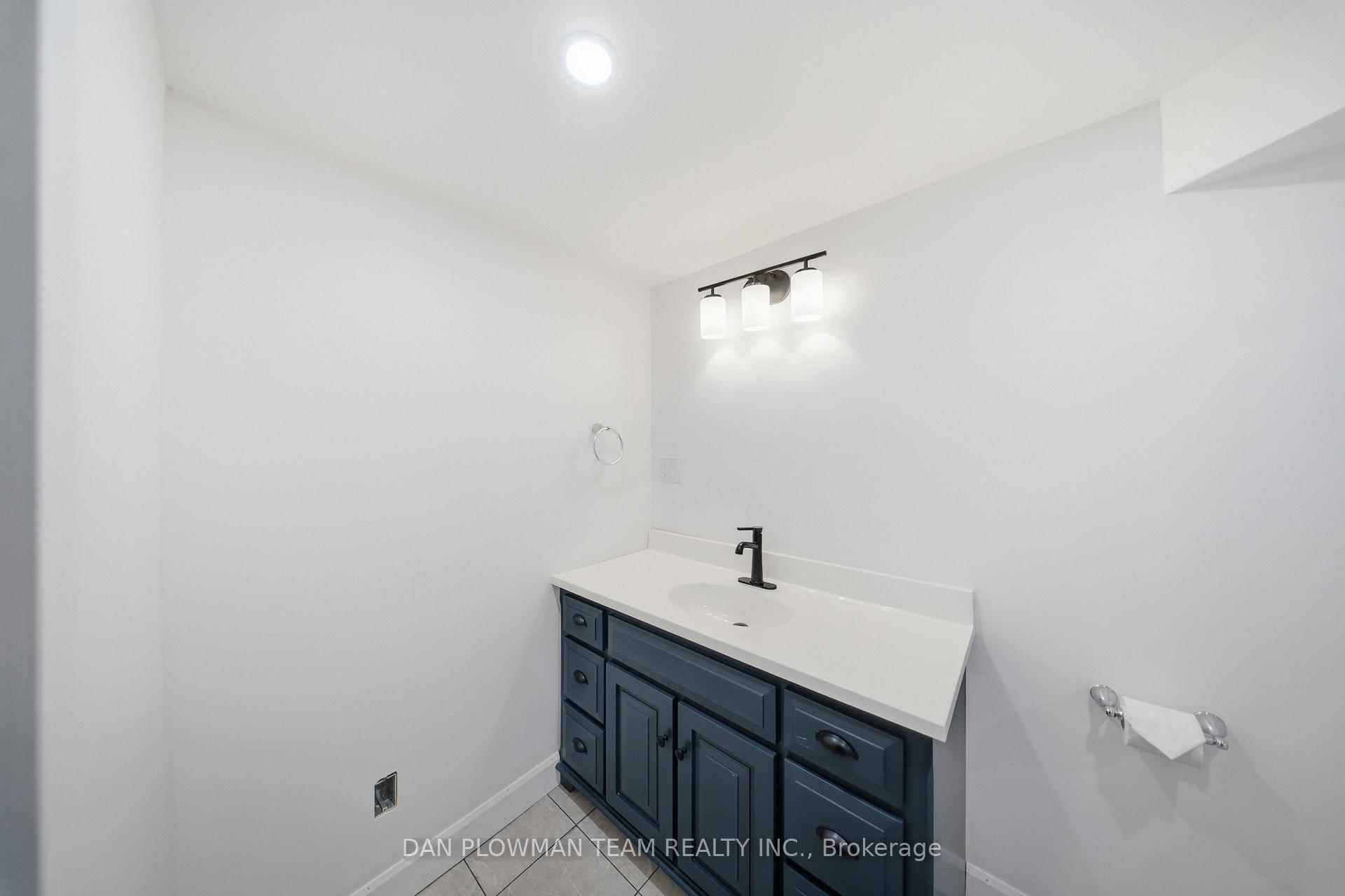 Photo 32 of 17 Rhonda Boulevard, Clarington, Bowmanville — HOMEH