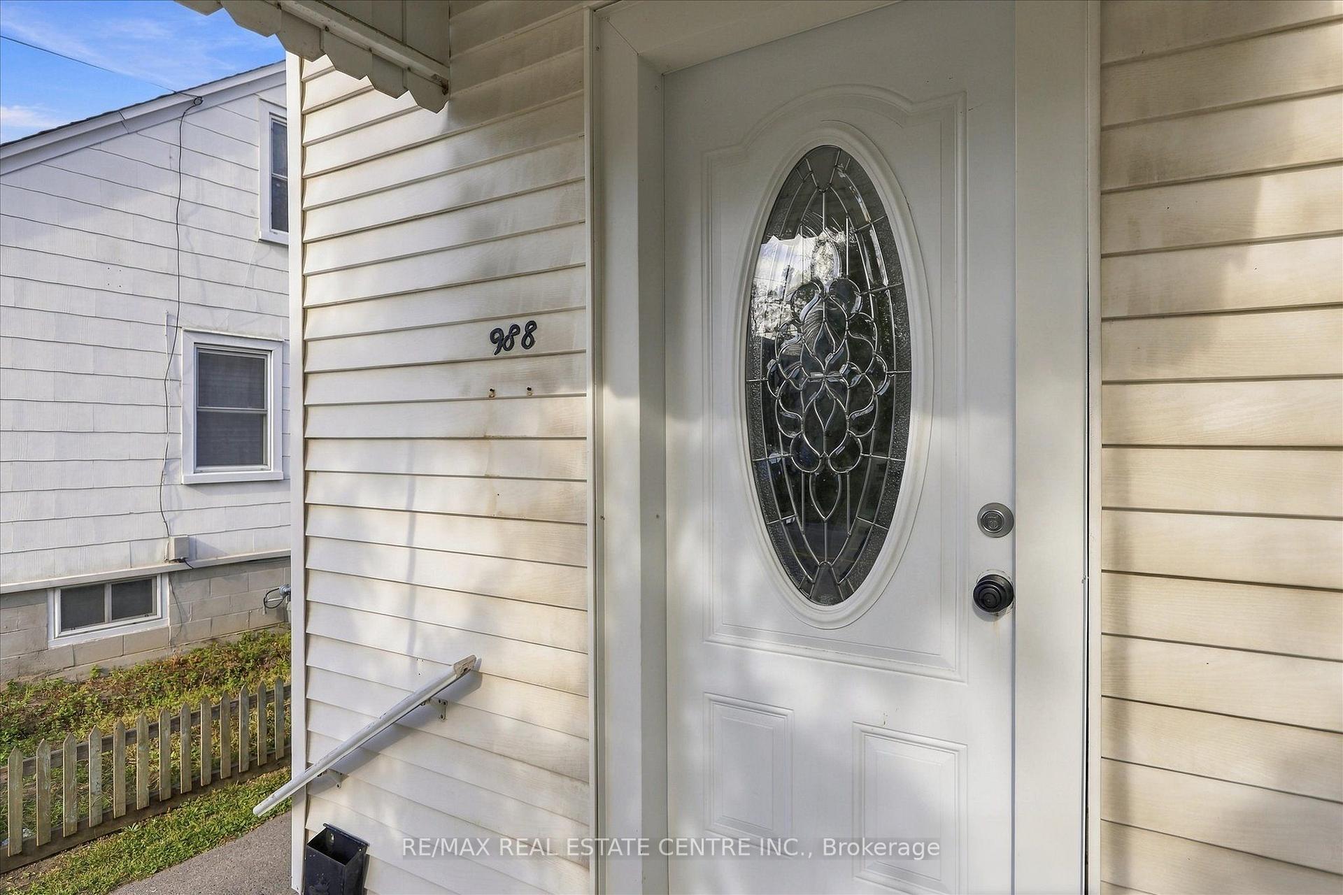 Photo 8 of 988 High Street, Peterborough, Otonabee Ward 1 — HOMEH