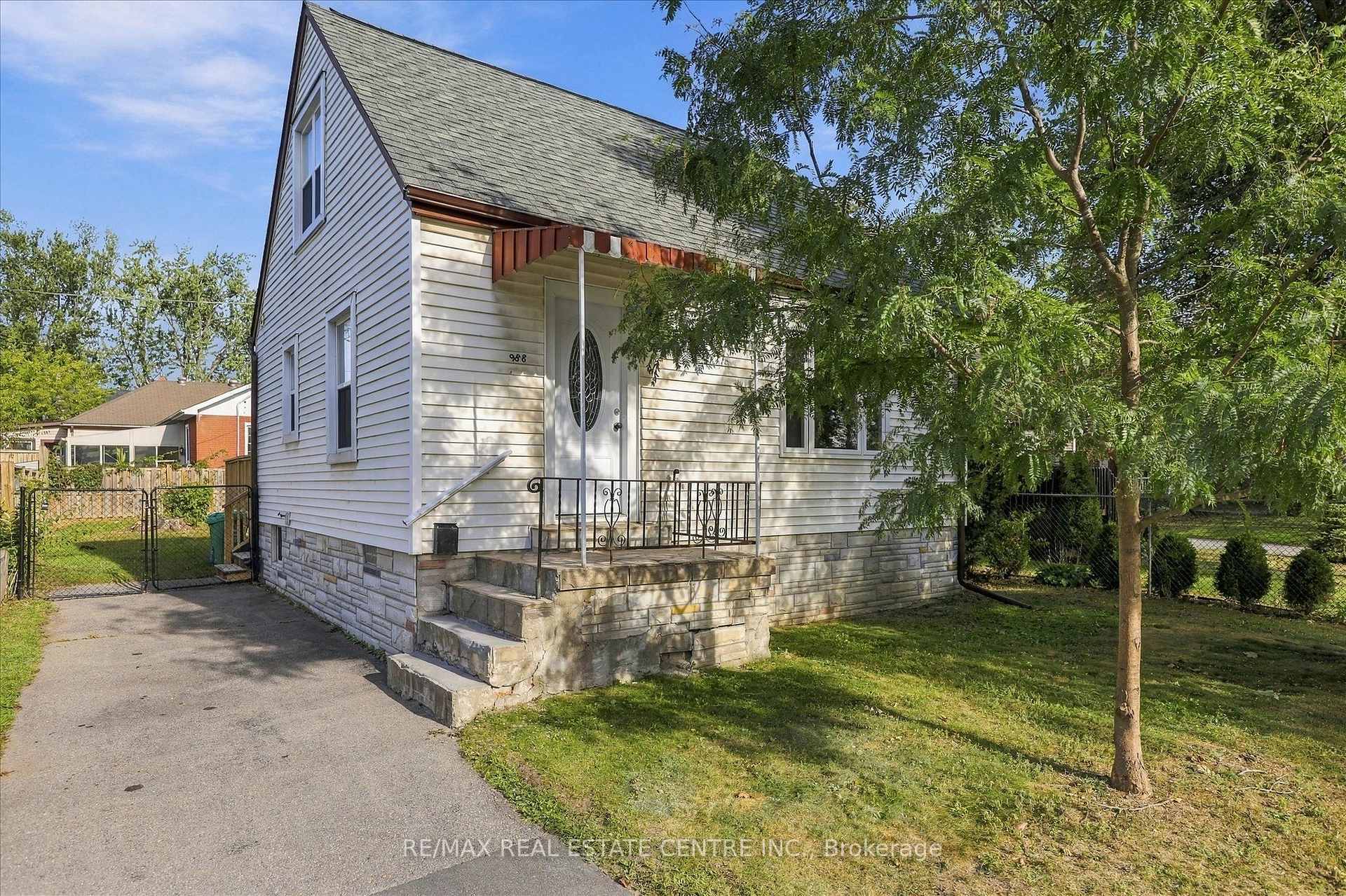 Photo 6 of 988 High Street, Peterborough, Otonabee Ward 1 — HOMEH