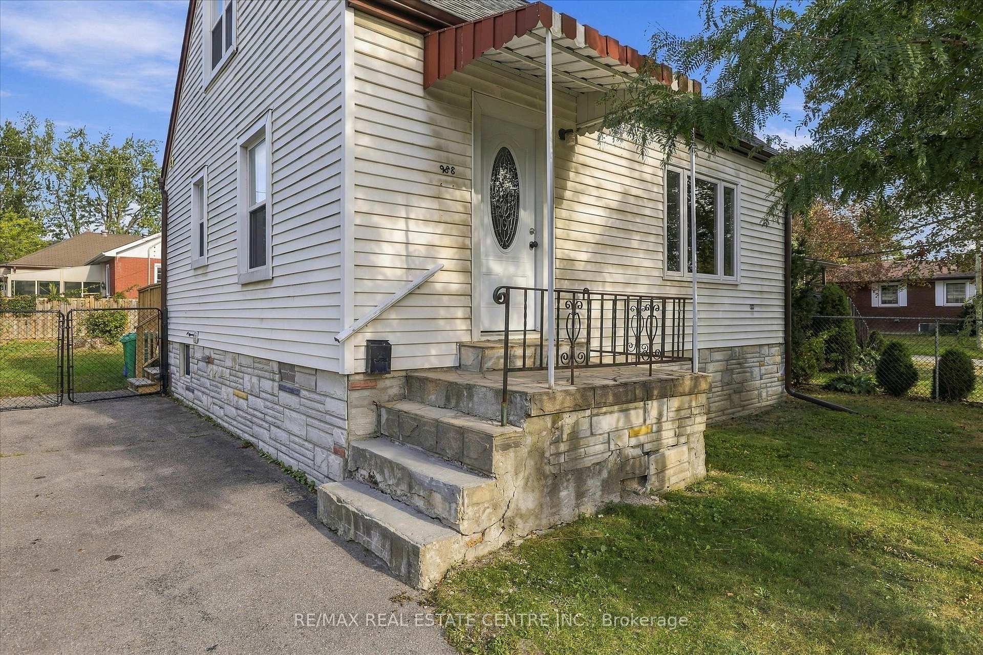 Photo 9 of 988 High Street, Peterborough, Otonabee Ward 1 — HOMEH