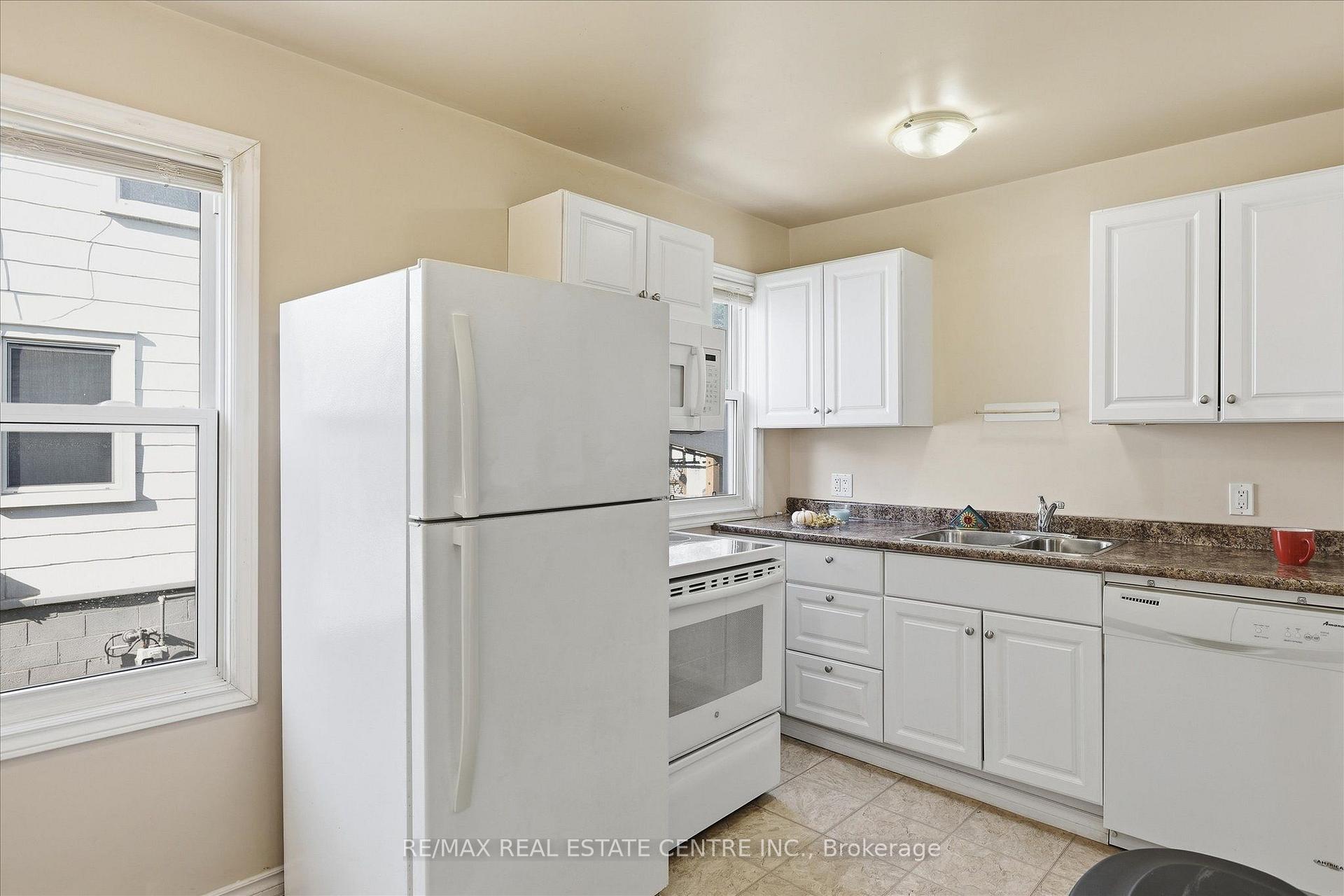 Photo 14 of 988 High Street, Peterborough, Otonabee Ward 1 — HOMEH