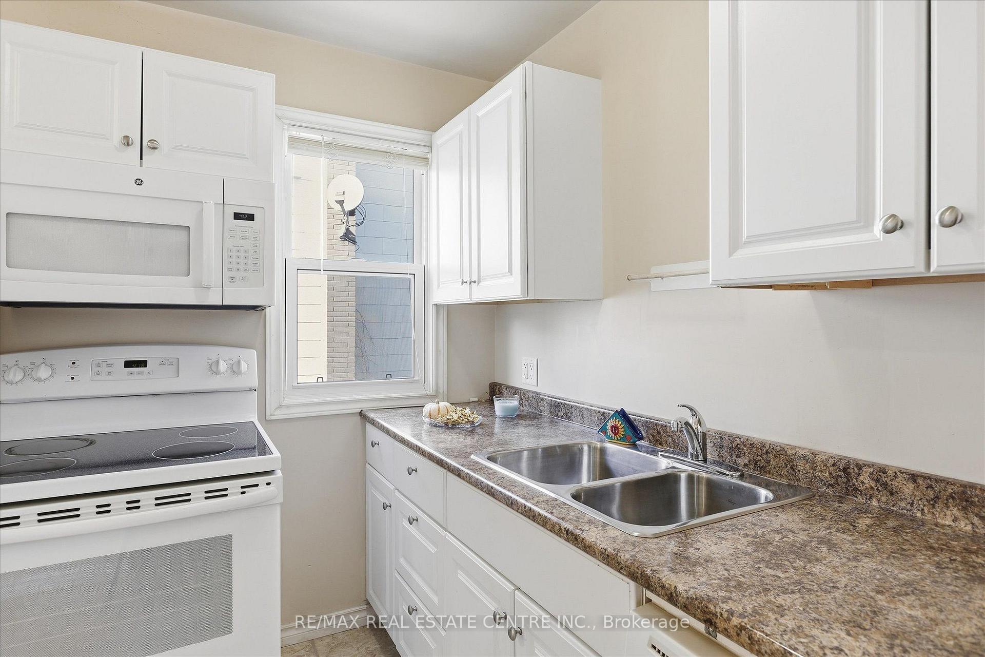 Photo 15 of 988 High Street, Peterborough, Otonabee Ward 1 — HOMEH
