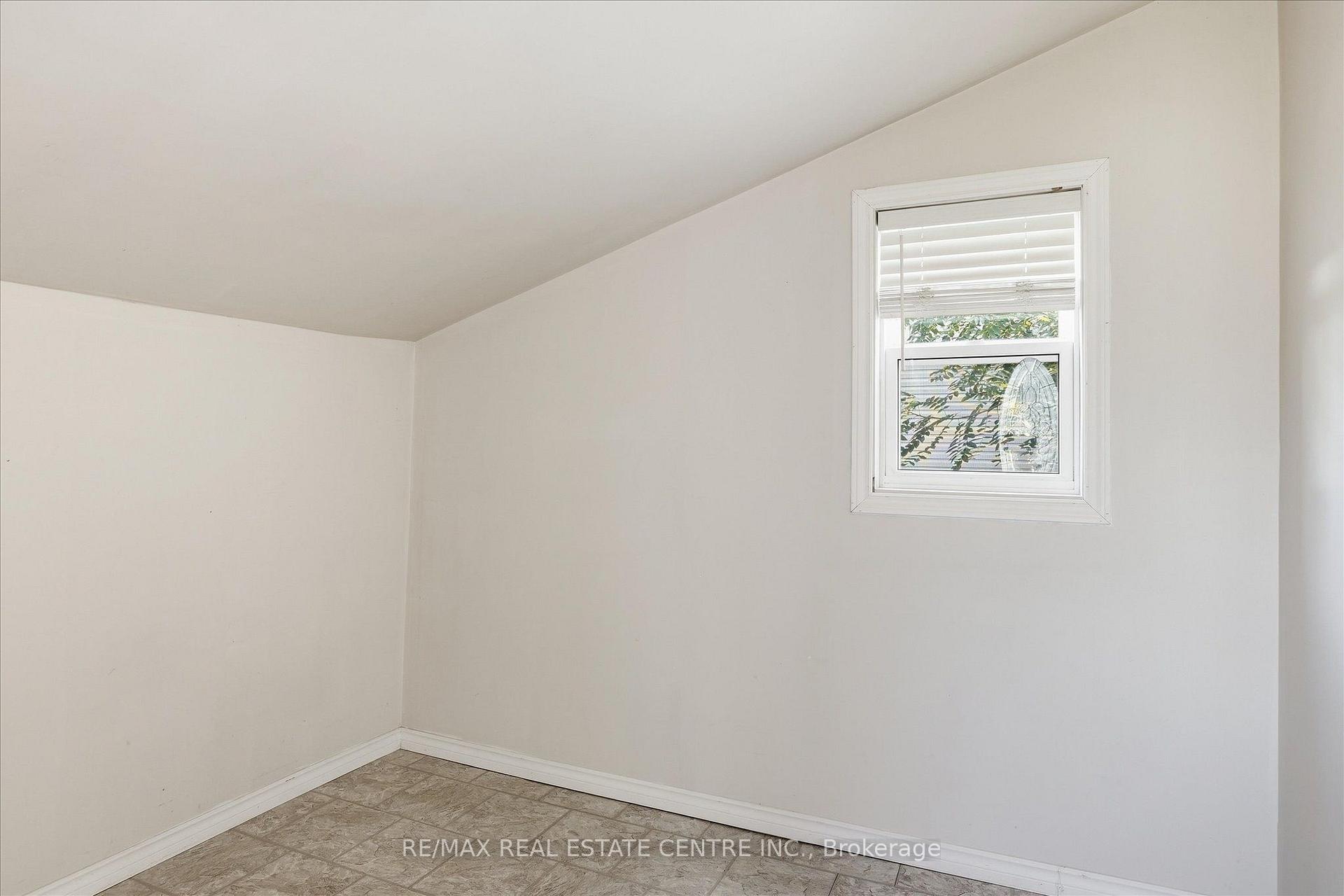 Photo 22 of 988 High Street, Peterborough, Otonabee Ward 1 — HOMEH