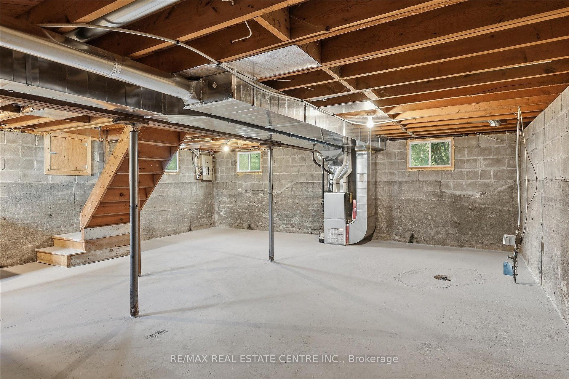 Photo 30 of 988 High Street, Peterborough, Otonabee Ward 1 — HOMEH