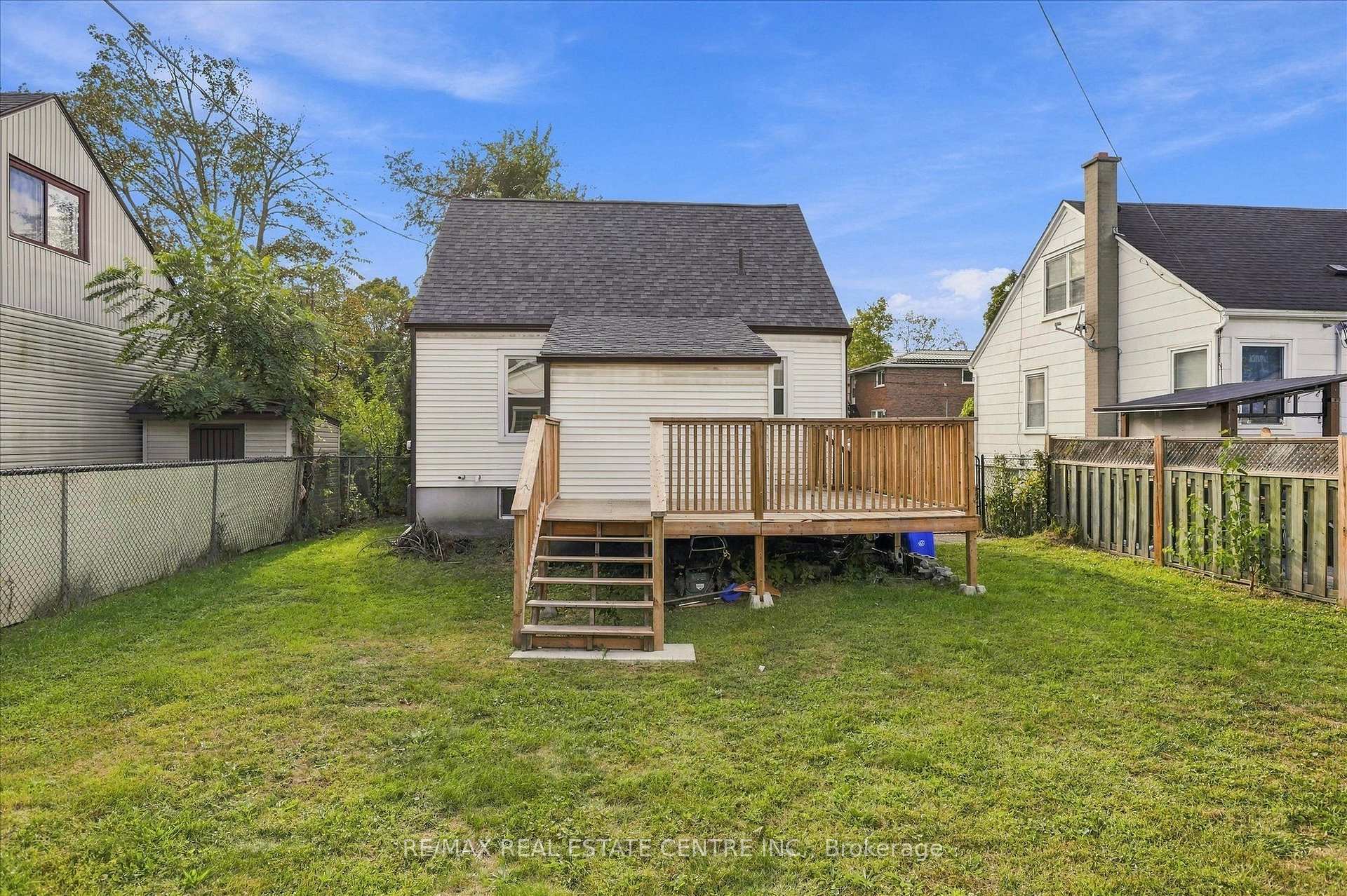 Photo 34 of 988 High Street, Peterborough, Otonabee Ward 1 — HOMEH