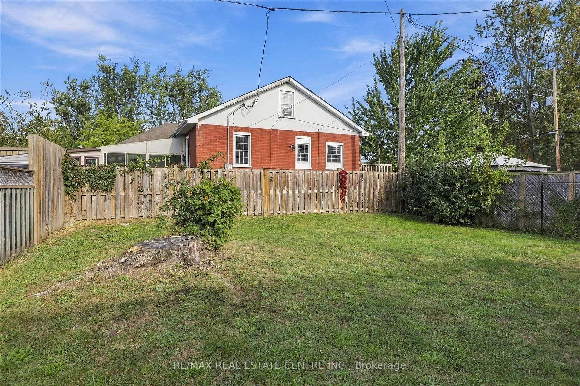 Photo 37 of 988 High Street, Peterborough, Otonabee Ward 1 — HOMEH