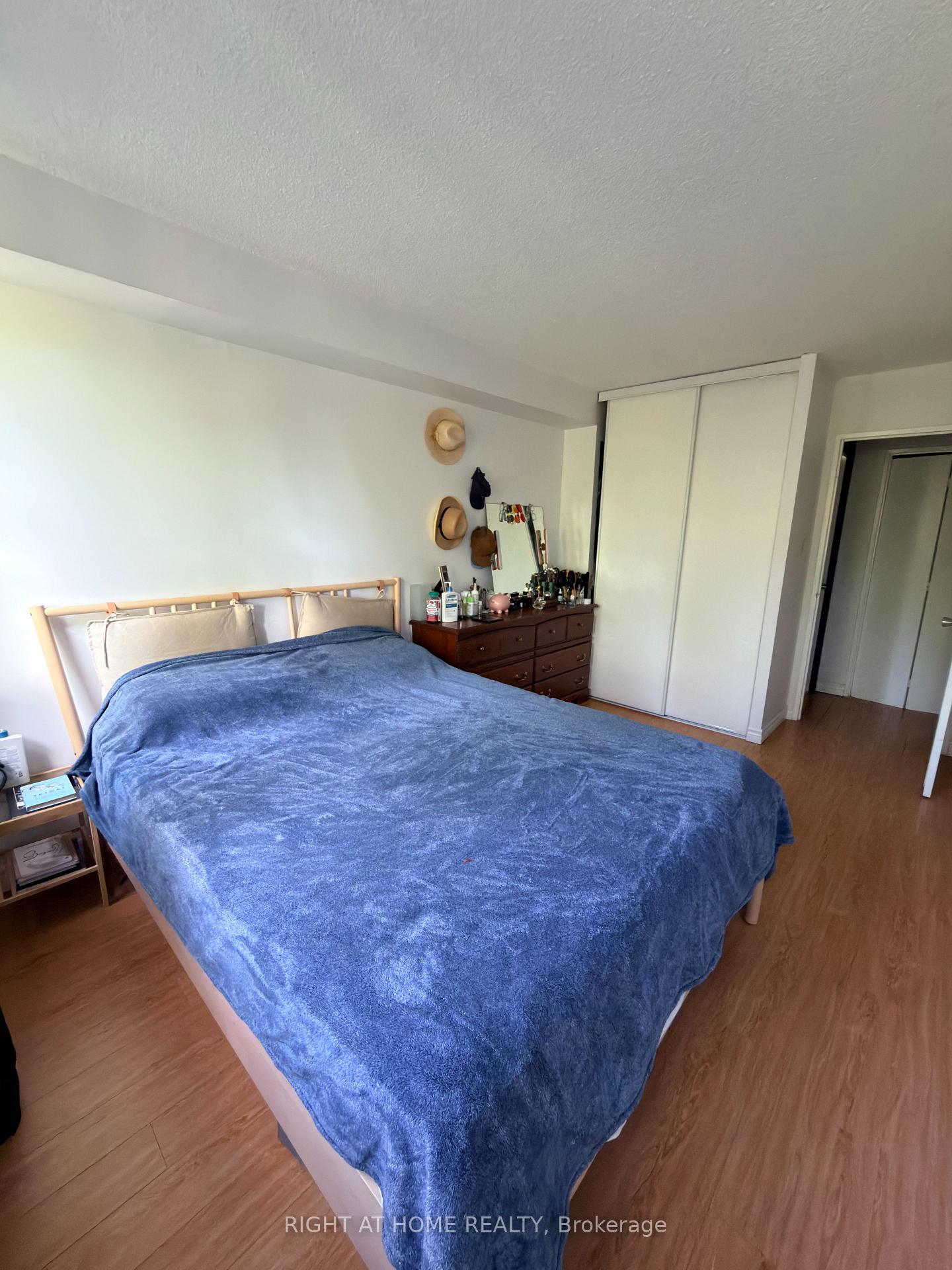 Photo 8 of Unit #208, 2500 Bridletowne Circle, Scarborough, L'Amoreaux — HOMEH