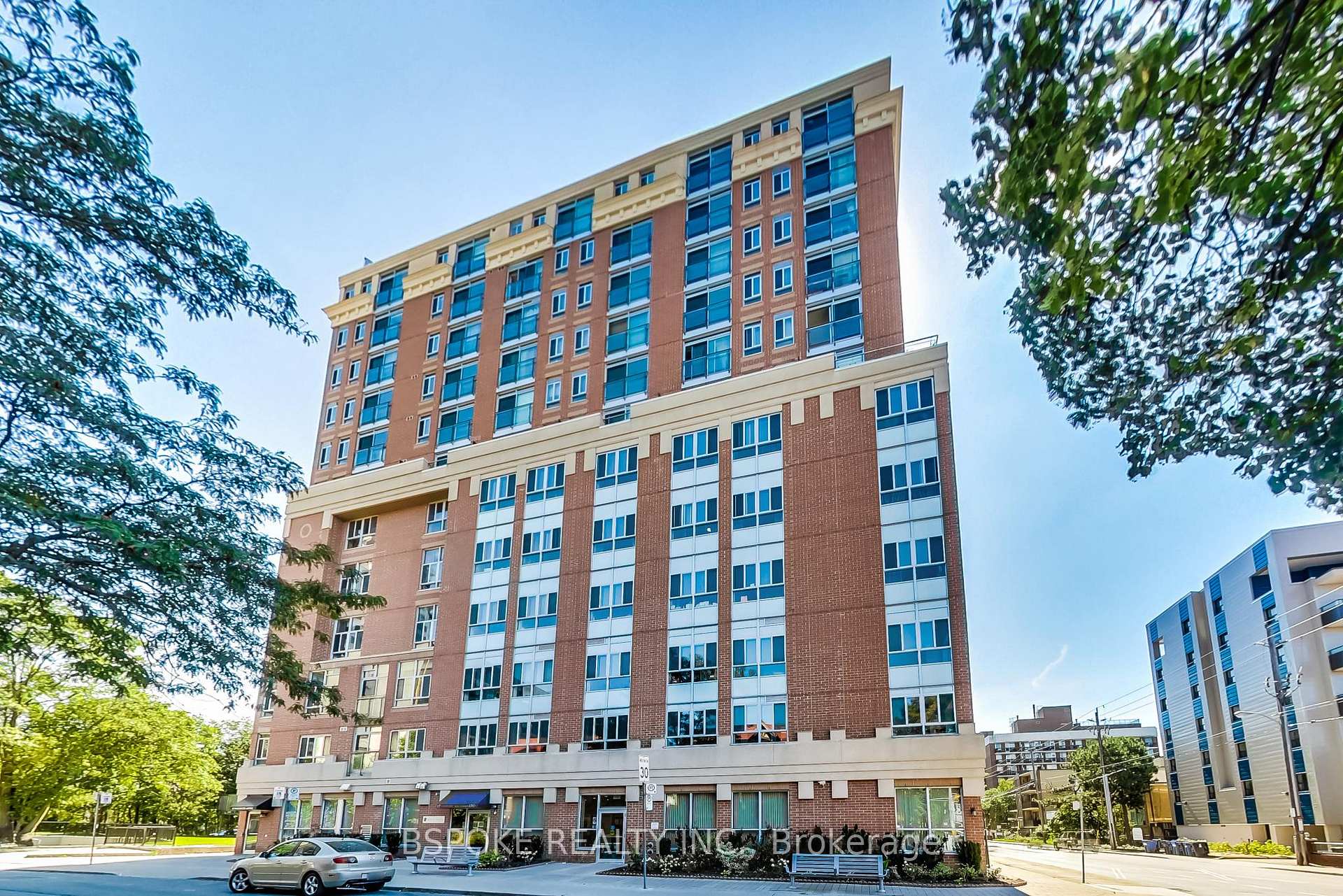Photo of Unit 1101, 15 Maplewood Avenue