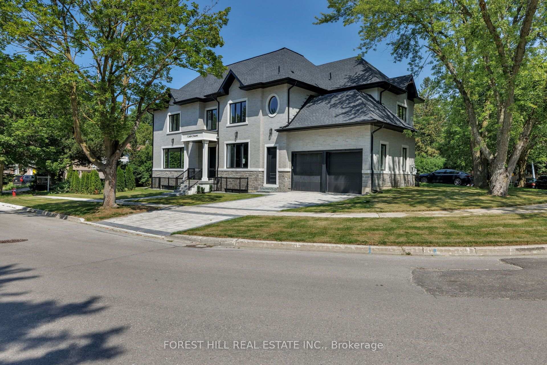 Photo 2 of 5 Cedar Crescent, Aurora, Aurora Village — HOMEH