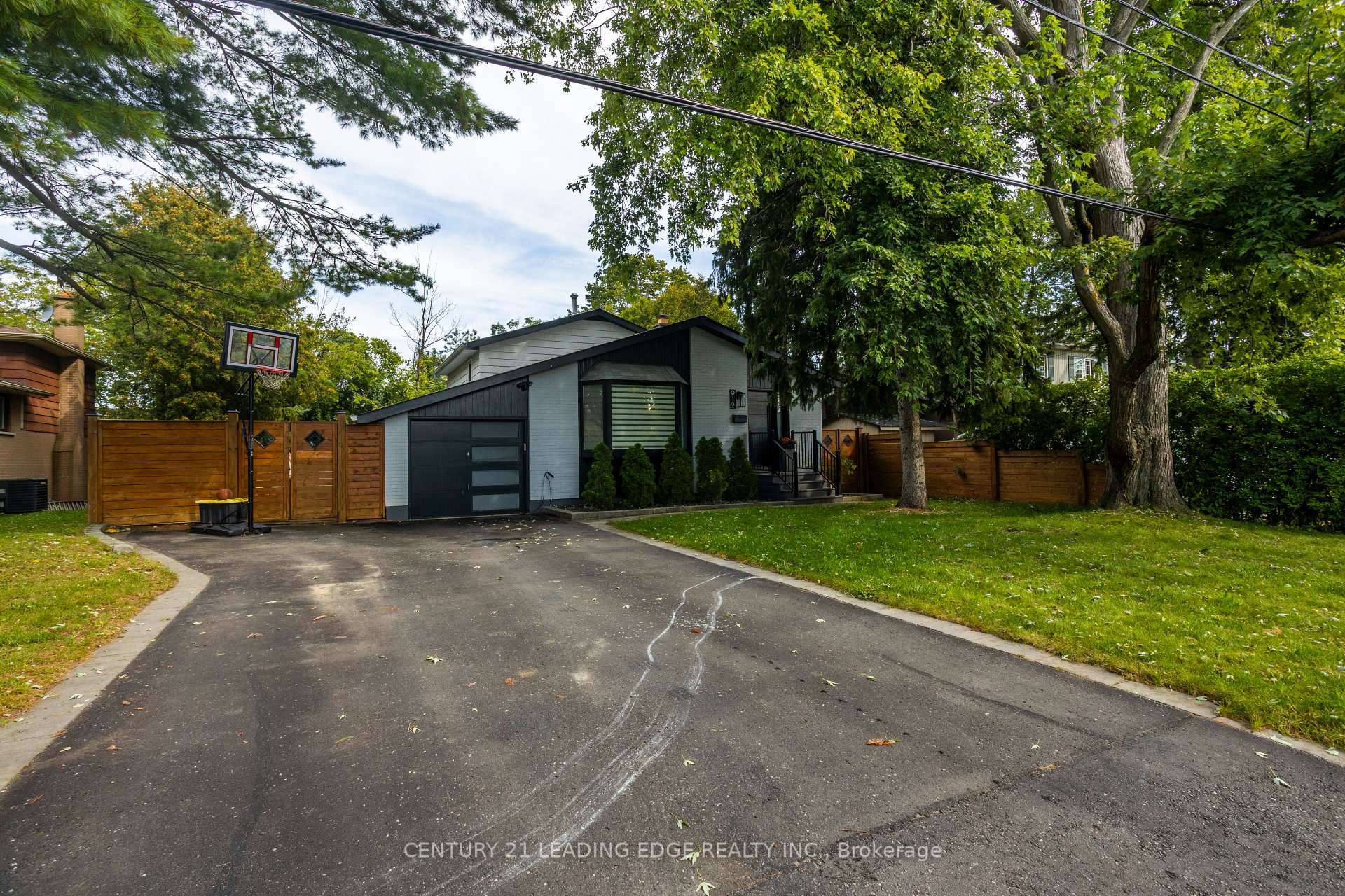 Photo 1 of 912 Vistula Drive, Pickering, West Shore — HOMEH